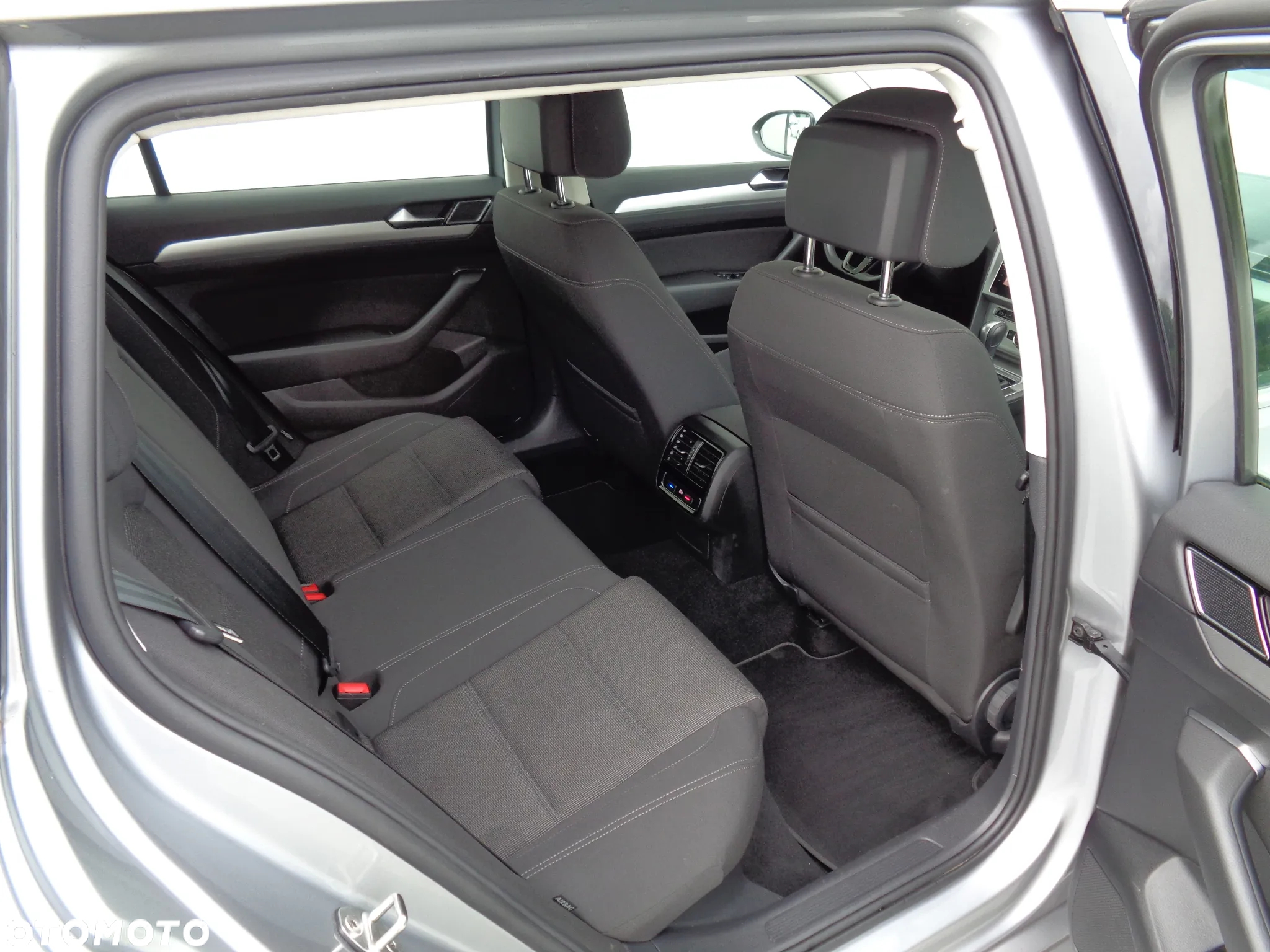 Volkswagen Passat - 19