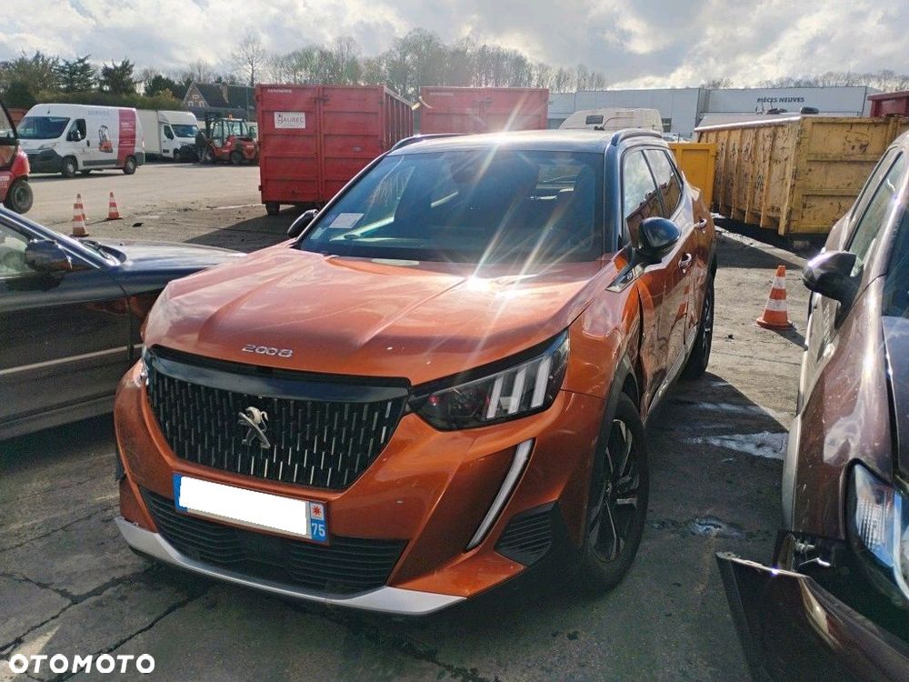 Peugeot 2008 PureTech 130 EAT8 GT - 1