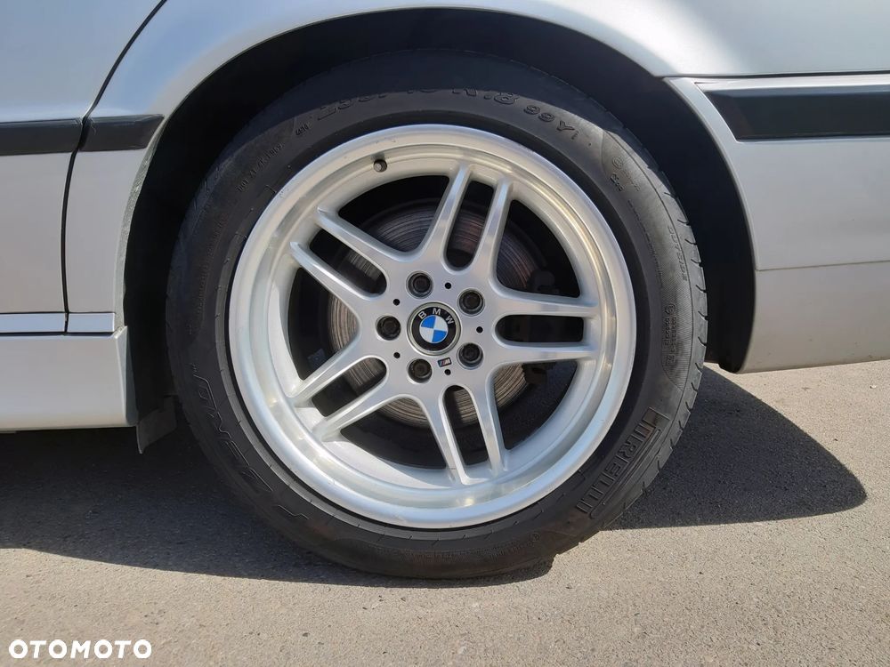 BMW Seria 7 740i - 8