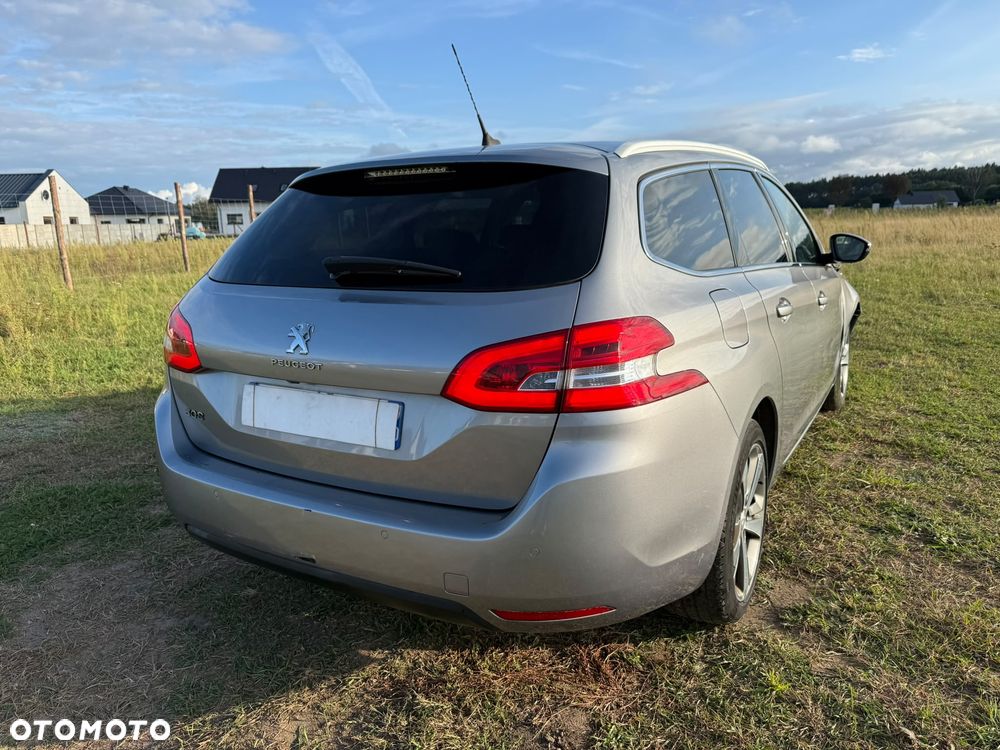 Peugeot 308 BlueHDi 130 EAT8 Black Edition - 34