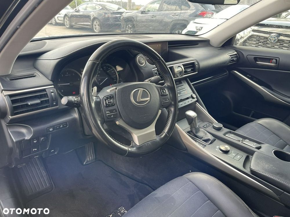 Lexus IS 200t / 300 Elegance - 9