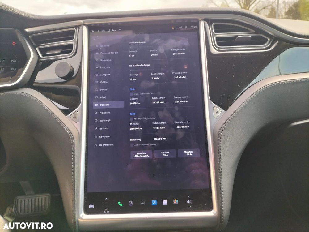 Tesla Model S - 11