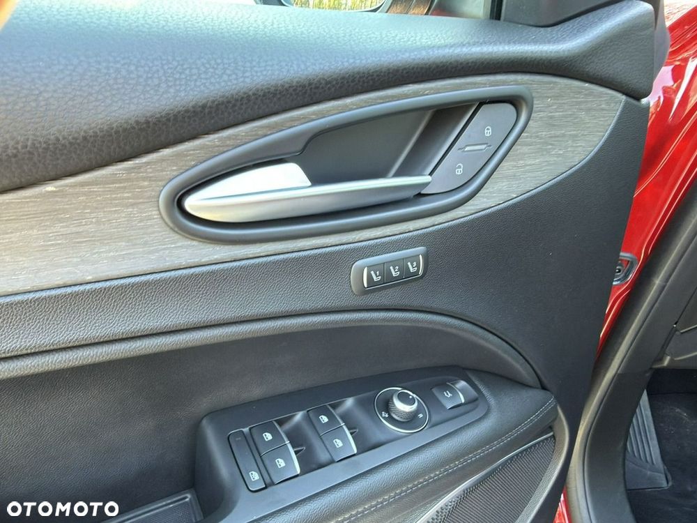 Alfa Romeo Stelvio 2.0 Turbo TI Q4 - 14