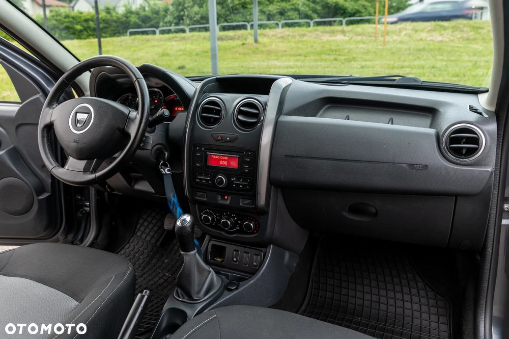 Dacia Duster 1.6 SCe Blackshadow S&S - 29