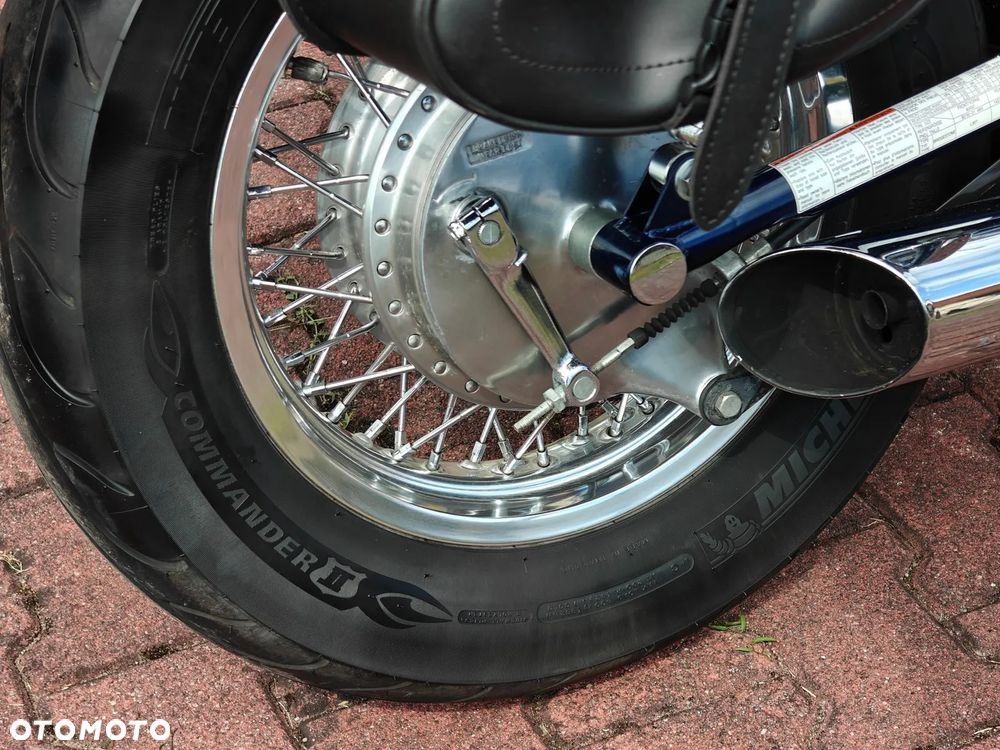 Suzuki Intruder - 12