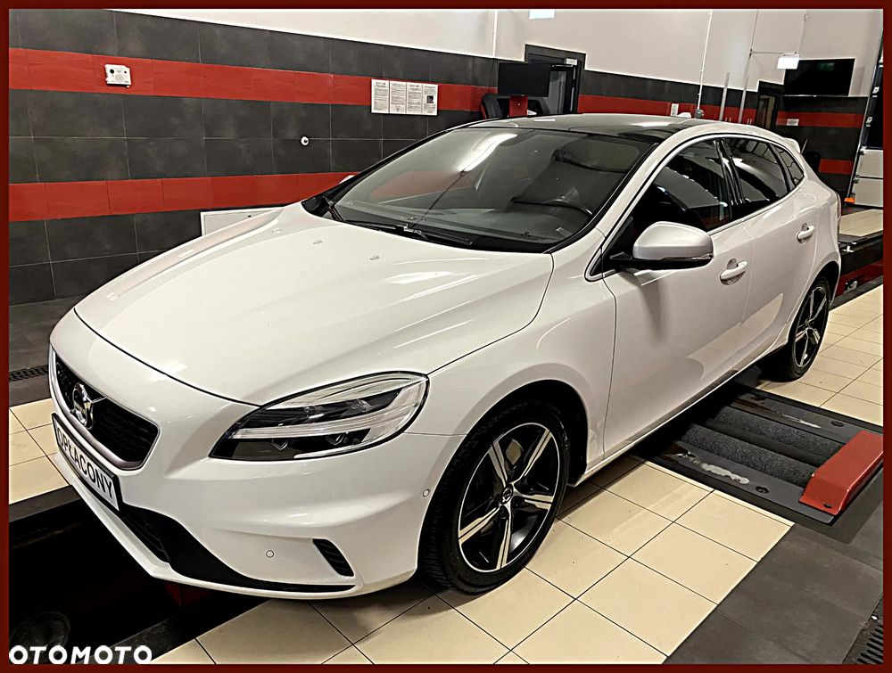 Volvo V40 D3 Drive-E R-Design Momentum - 1