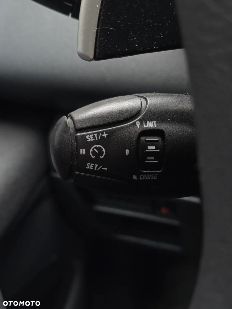 Peugeot 3008 Hybrid4 - 31