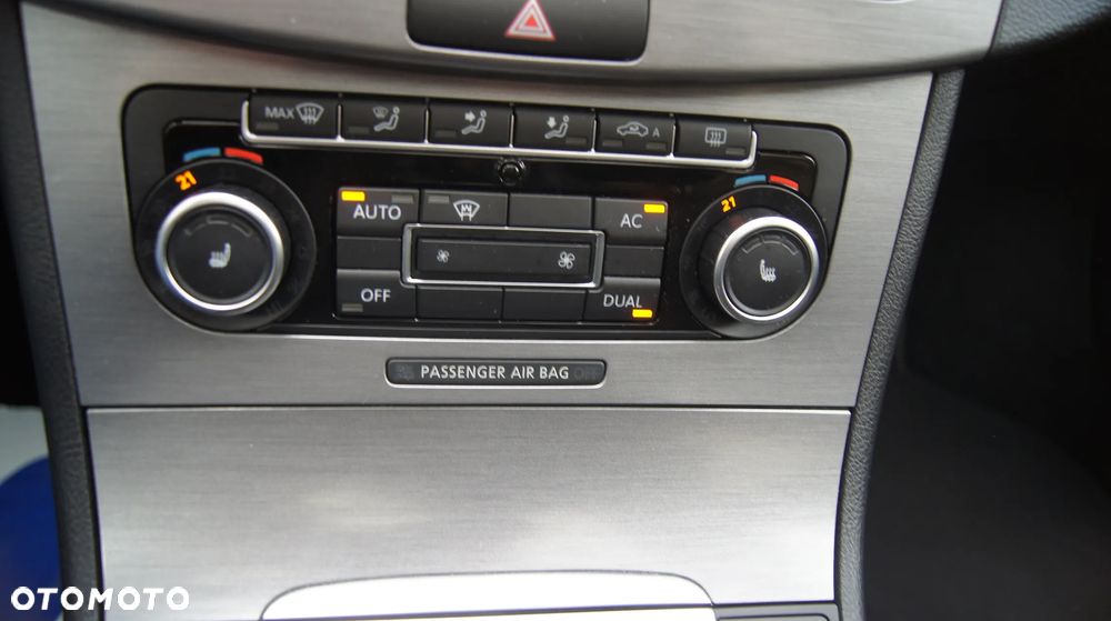 Volkswagen Passat Variant 2.0 TDI BlueMotion Technology Exclusive - 30