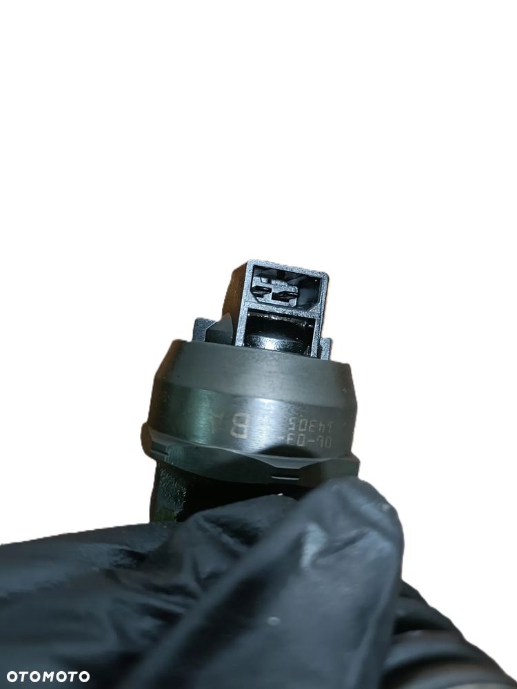 * VOLKSWAGEN GOLF V 03-09 r. 1,9 TDI POMPOWTRYSKI wtryskiwacze 0414720215 - 9