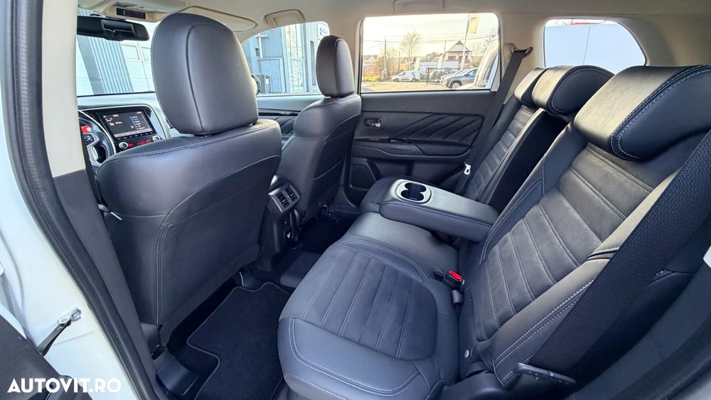 Mitsubishi Outlander PHEV 2.4 L 4X4 Intense - 8