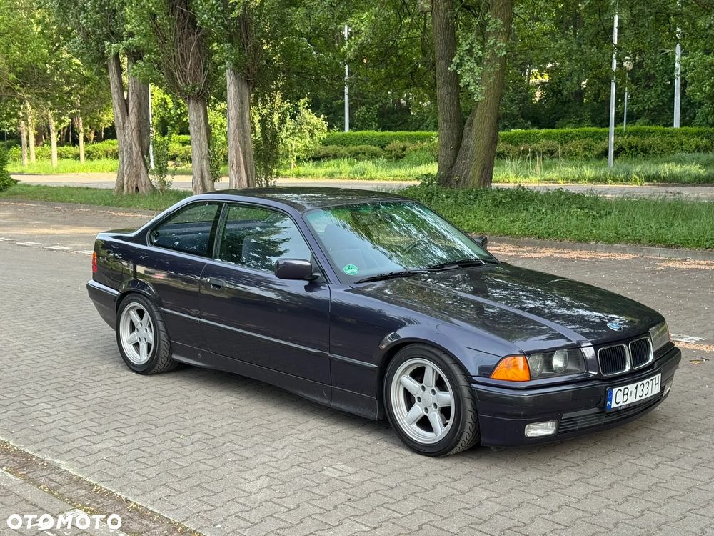 BMW Seria 3 318is - 1