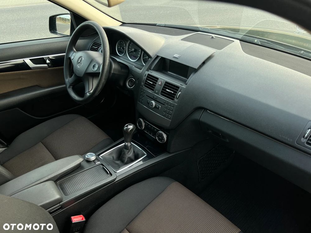 Mercedes-Benz Klasa C 180 K BlueEff Elegance - 16