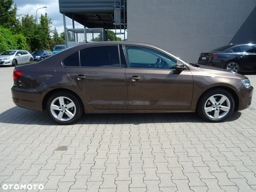 Volkswagen Jetta - 3
