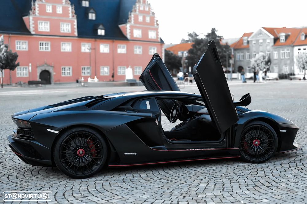 Lamborghini Aventador 6.5 V12 LP740-4 S - 5