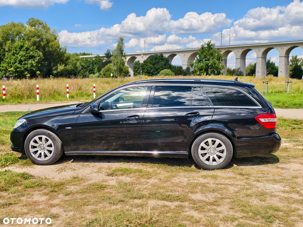 Mercedes-Benz Klasa E 220 T CDI DPF BlueEFFICIENCY 7G-TRONIC Elegance - 3