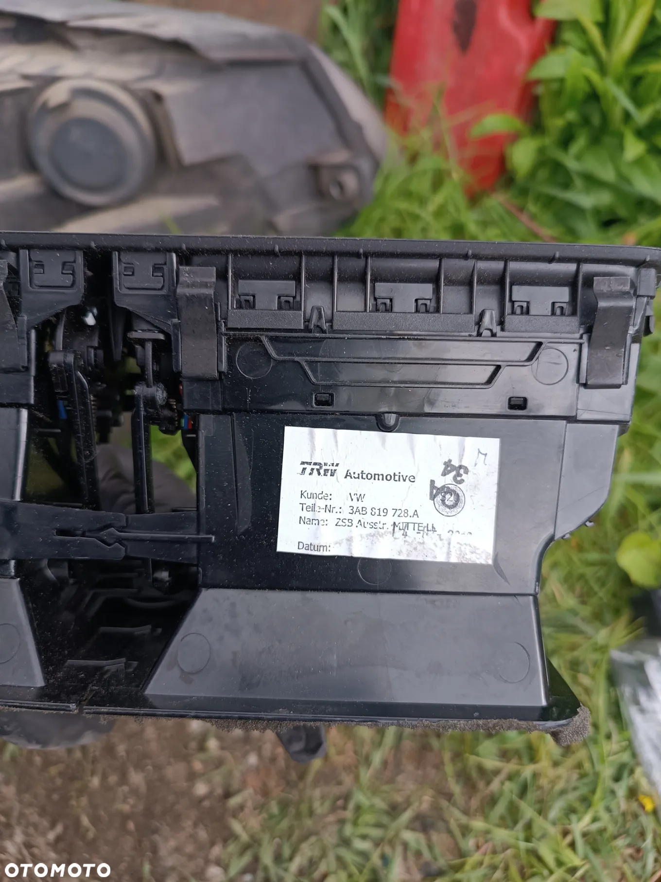 WLOT KRATKA POWIETRZA NAWIEWU SRODKOWA DYFUZOR KONSOLI VW PASSAT B6 B7 CC 3AB819728A - 2