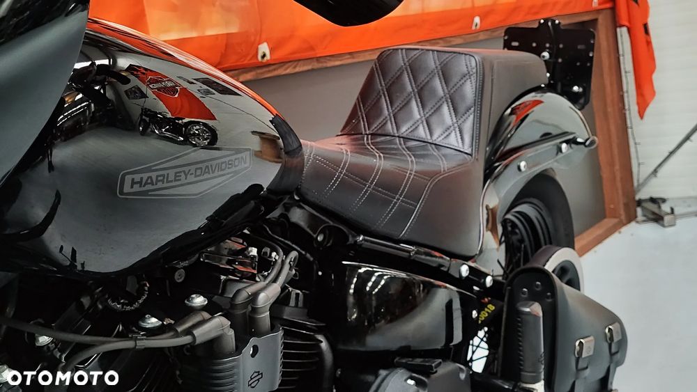 Harley-Davidson Softail Street Bob - 24