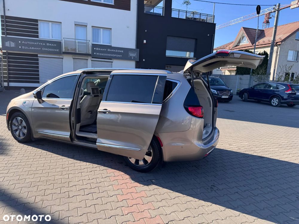 Chrysler Pacifica - 2