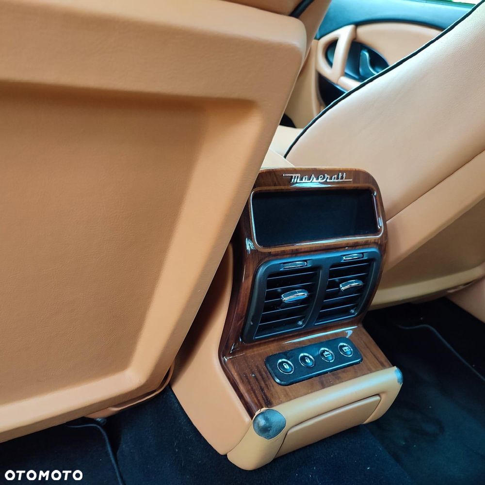 Maserati Quattroporte - 17