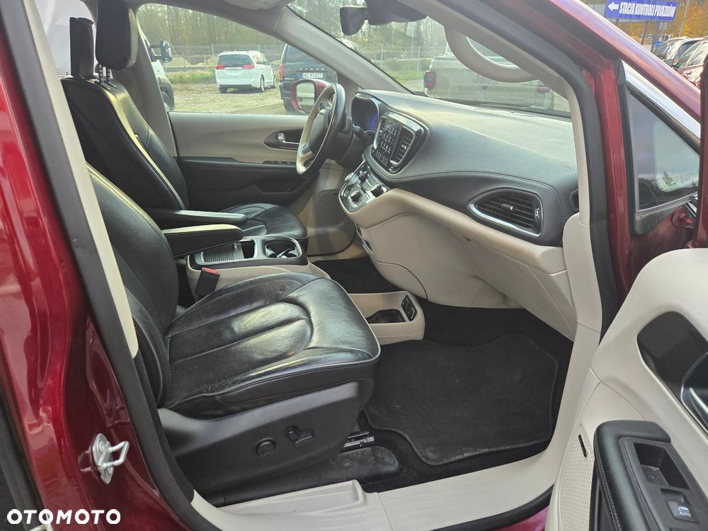 Chrysler Pacifica - 21