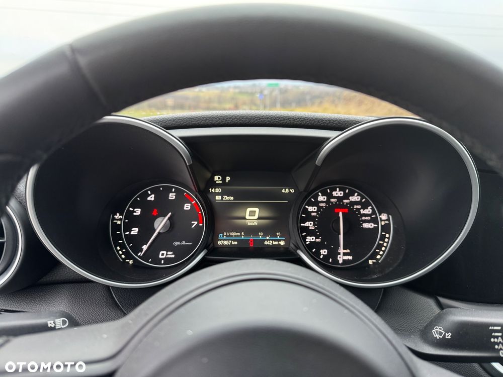 Alfa Romeo Giulia 2.0 Turbo TI Q4 - 10