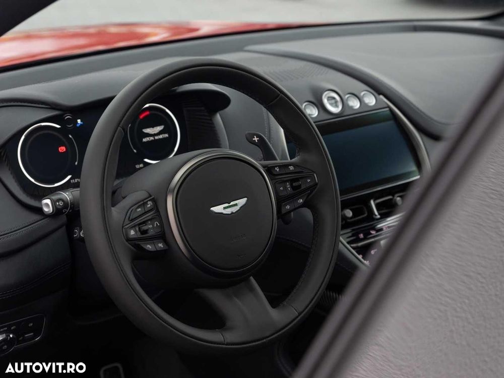Aston Martin DBX - 10