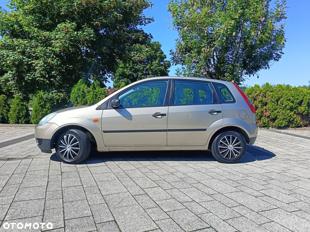 Ford Fiesta 1.3 Ambiente - 2