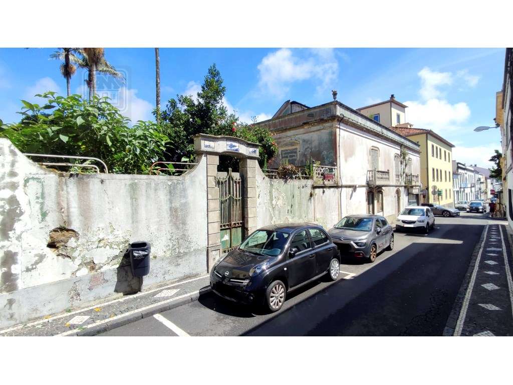 AMPLO EDIFÍCIO - MORADIA para VENDA no centro histórico de Ponta De... - Grande imagem: 2/18
