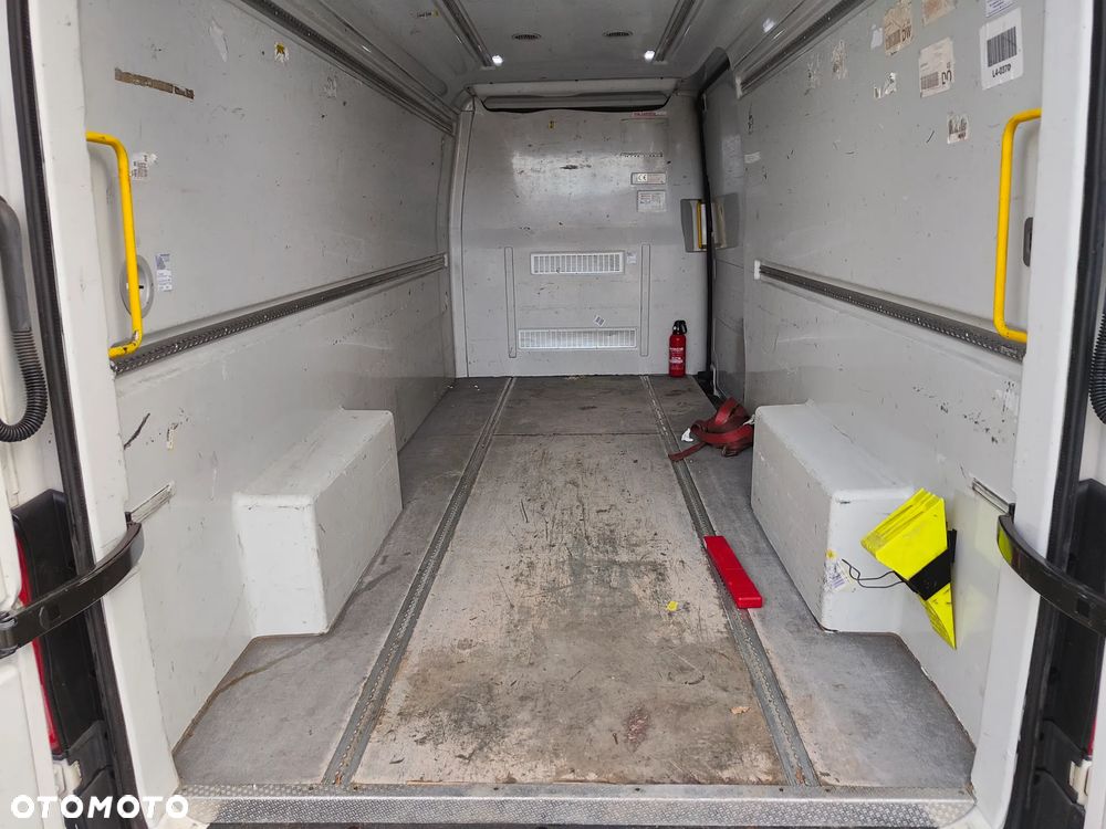 Volkswagen Crafter - 11