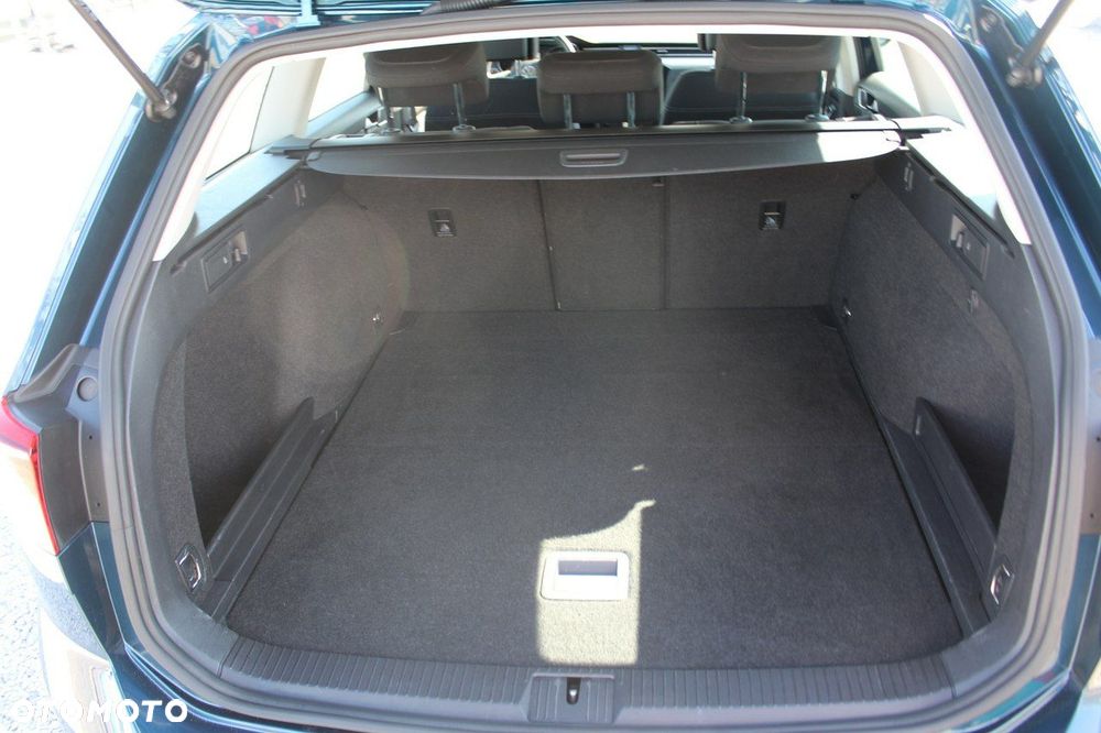 Volkswagen Passat - 30