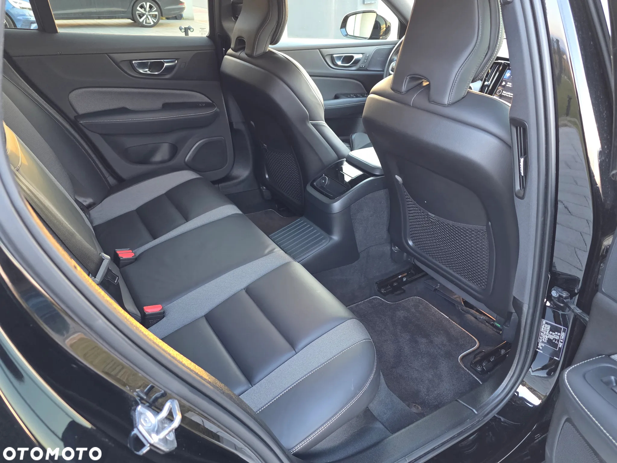Volvo V60 T6 AWD Recharge Geartronic RDesign - 16