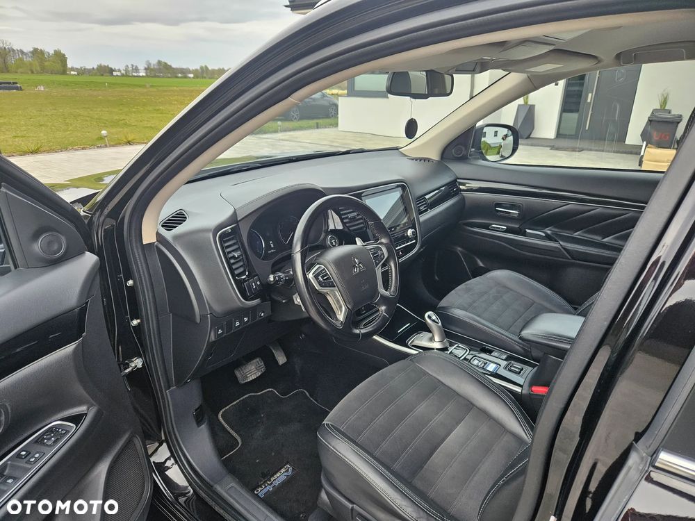 Mitsubishi Outlander 2.4 4WD Plus - 10