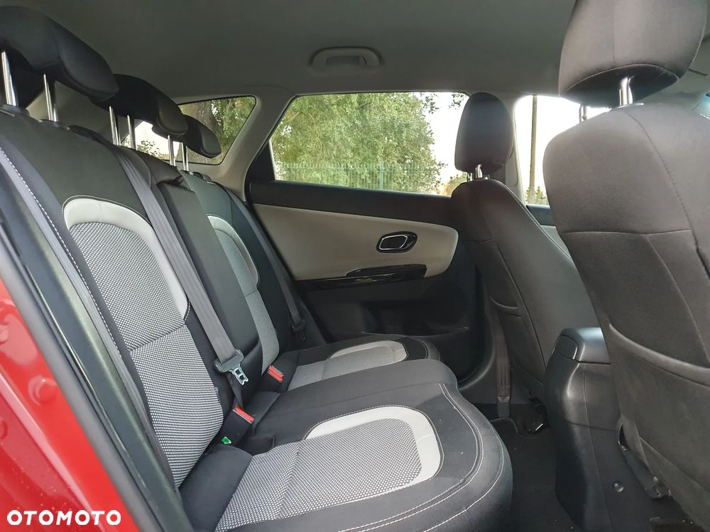 Kia Ceed 1.6 GDI SW Dream Team Edition - 6