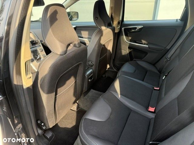 Volvo XC 60 D5 AWD Momentum - 9