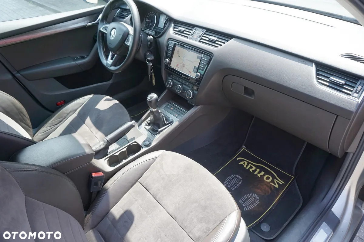 Skoda Octavia Combi 2.0 TDI 4x4 Scout - 32
