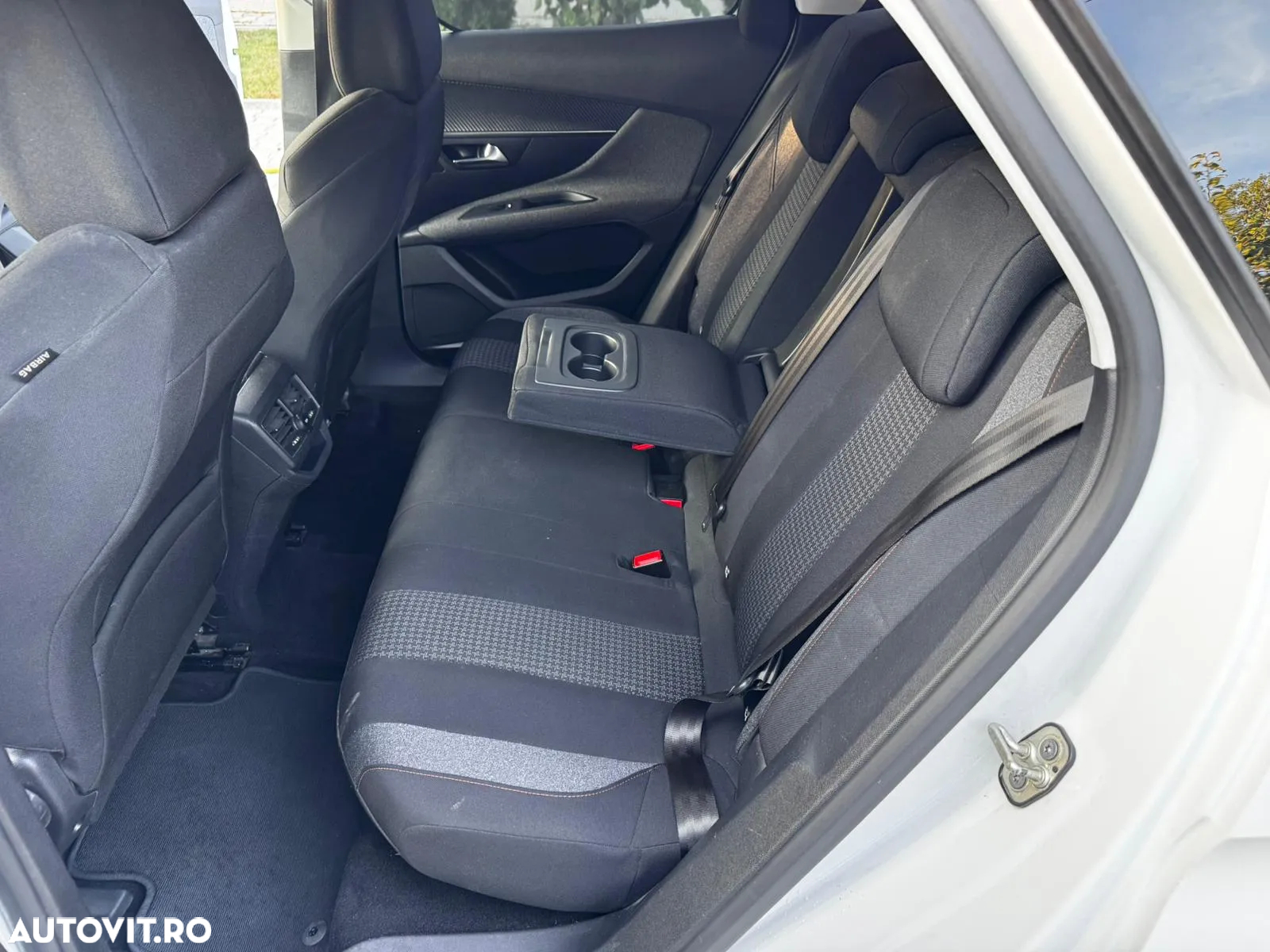 Peugeot 3008 1.2 PureTech Turbo S&S EAT8 Allure - 17