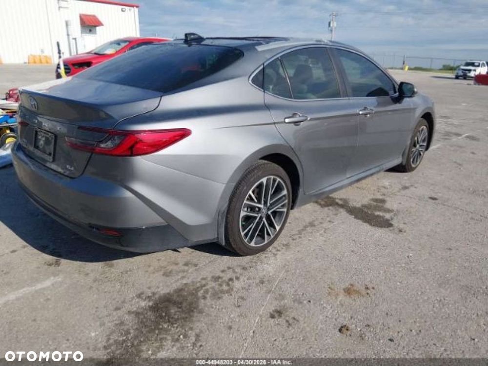 Toyota Camry - 5