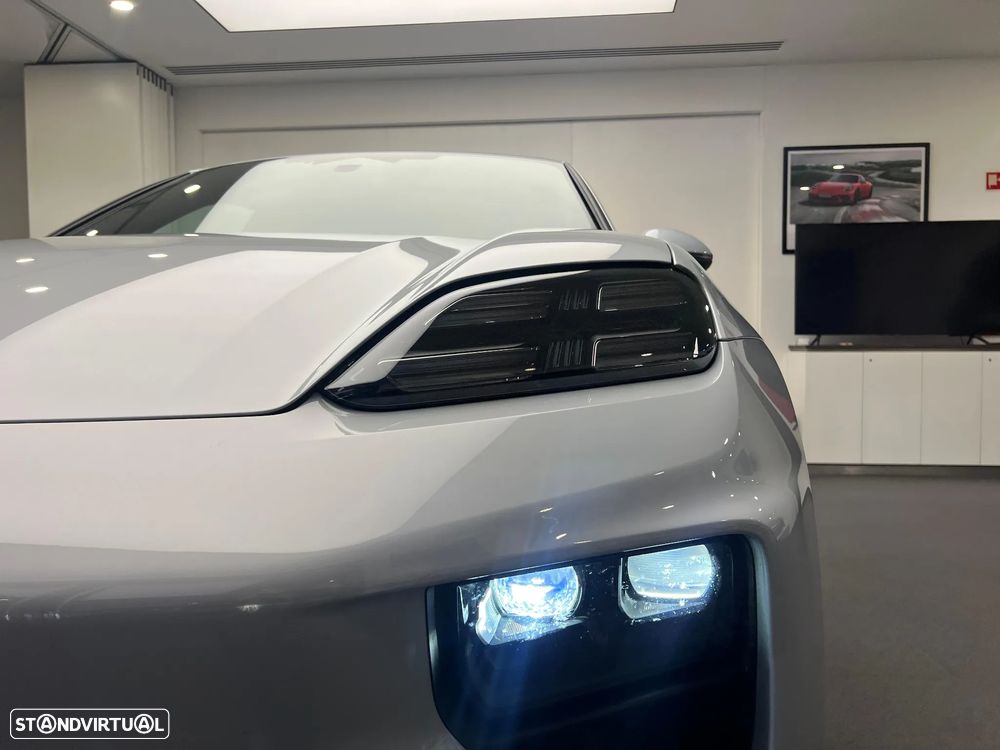 Porsche Macan Electric 4 - 14