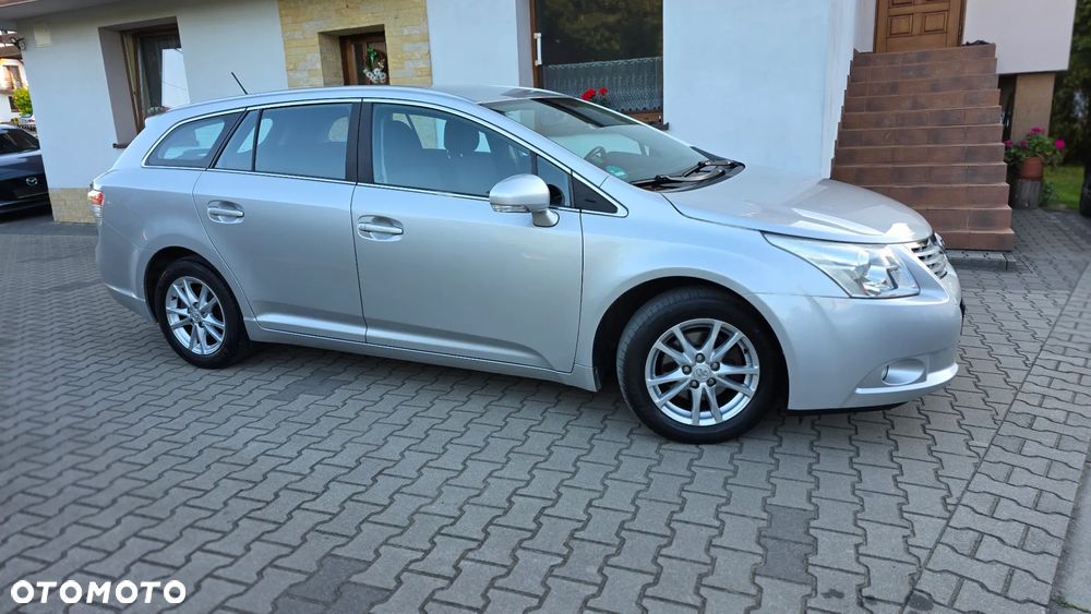 Toyota Avensis 1.8 Comfort - 6