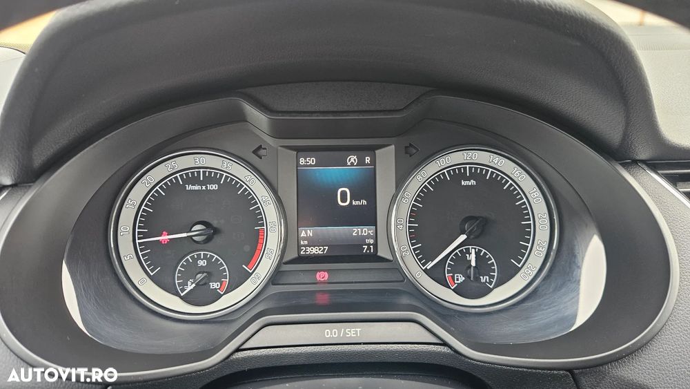 Skoda Octavia 2.0 TDI (Green tec) 4x4 DSG Scout - 9