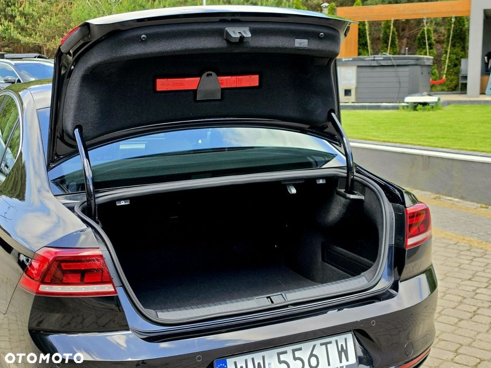 Volkswagen Passat - 32