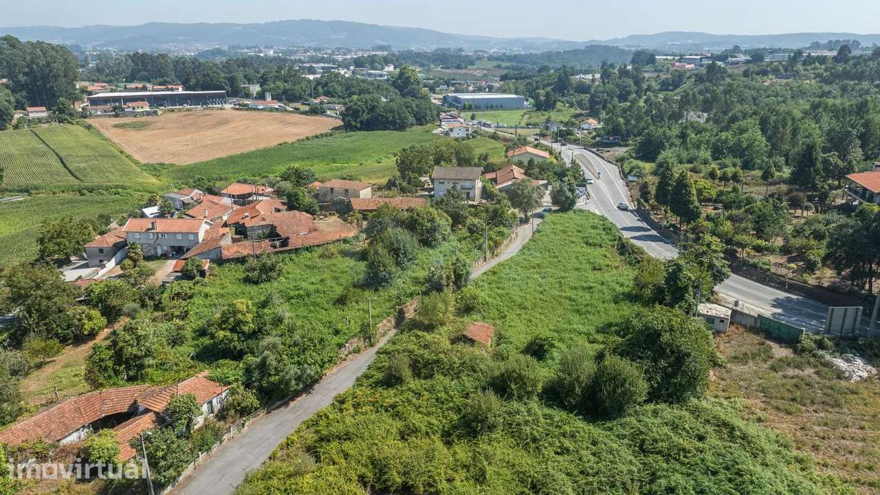 Moradia para Recuperar com 2.017 m² de Terreno Urbano | Famalicão - Grande imagem: 2/7