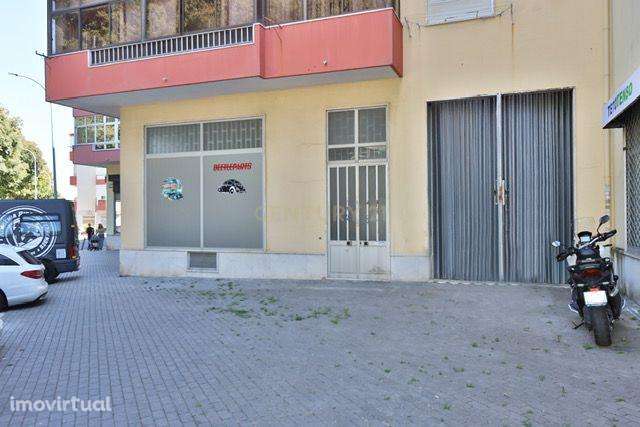 Armazém  com 200 m2 na Damaia - Grande imagem: 4/5