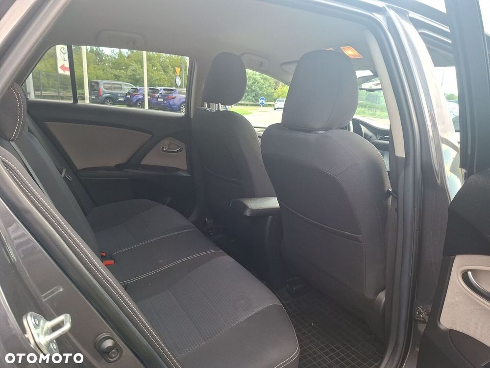 Toyota Avensis 2.0 D-4D Premium - 10