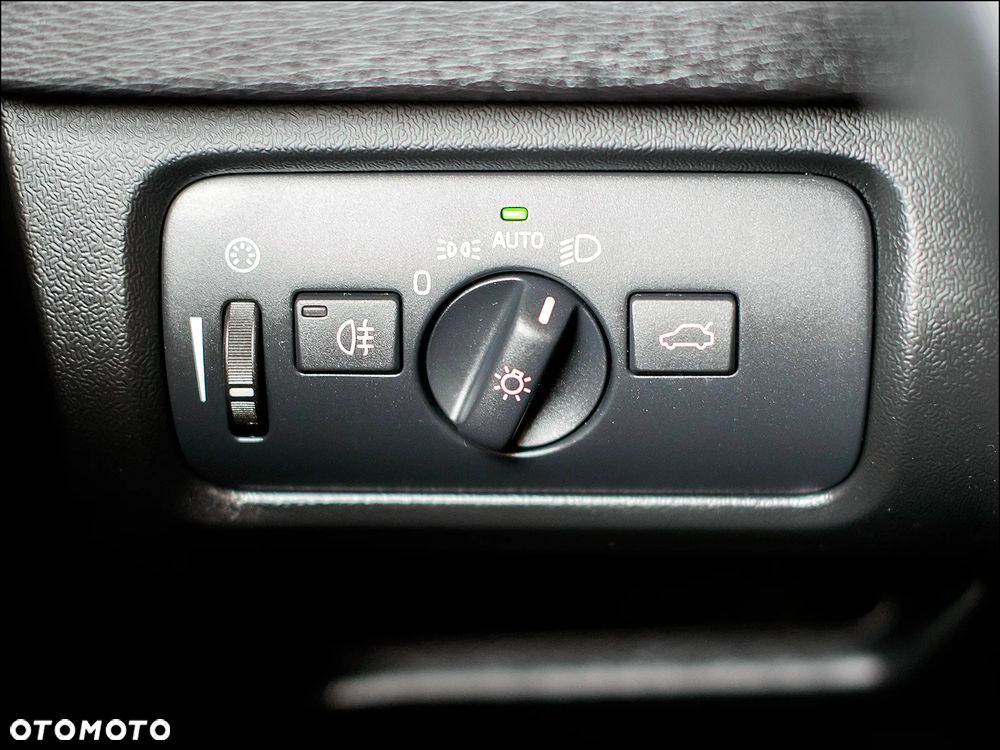 Volvo V40 Cross Country - 29