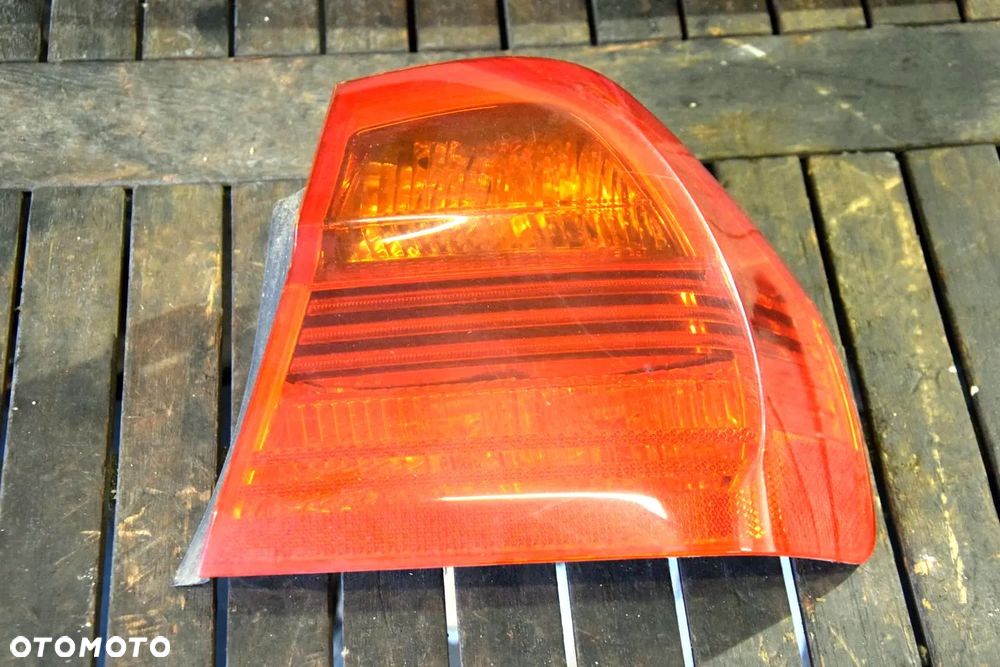 BMW E90 Lampa tylna prawa prawy tył