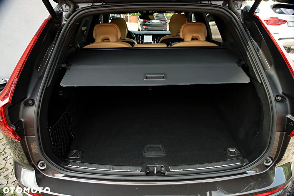 Volvo XC 60 B5 D AWD Ultimate Bright - 24