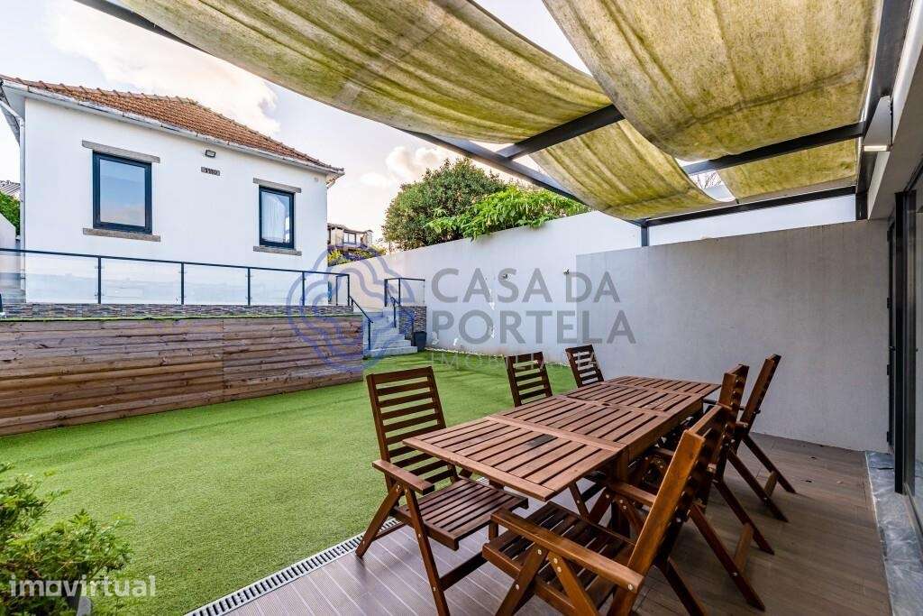 Moradia T4 de 2018 - Térrea - Piscina - Jardim 100m2 + Casa 50m2 - Mat - Grande imagem: 3/37