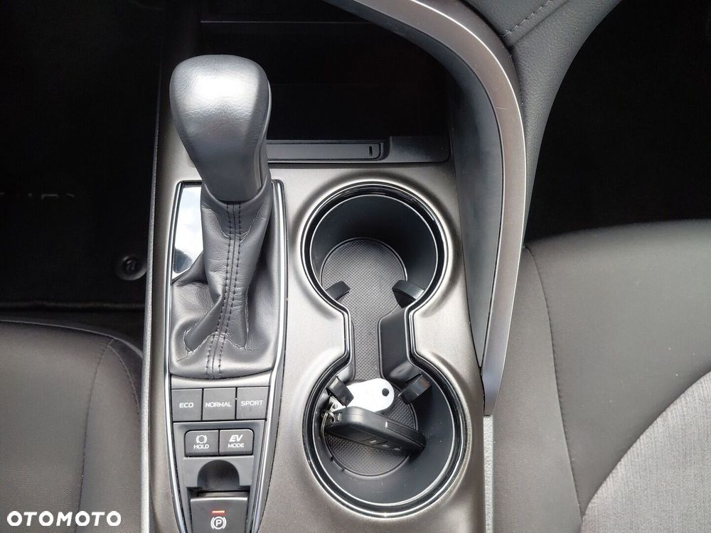 Toyota Camry 2.5 Hybrid Comfort CVT - 26