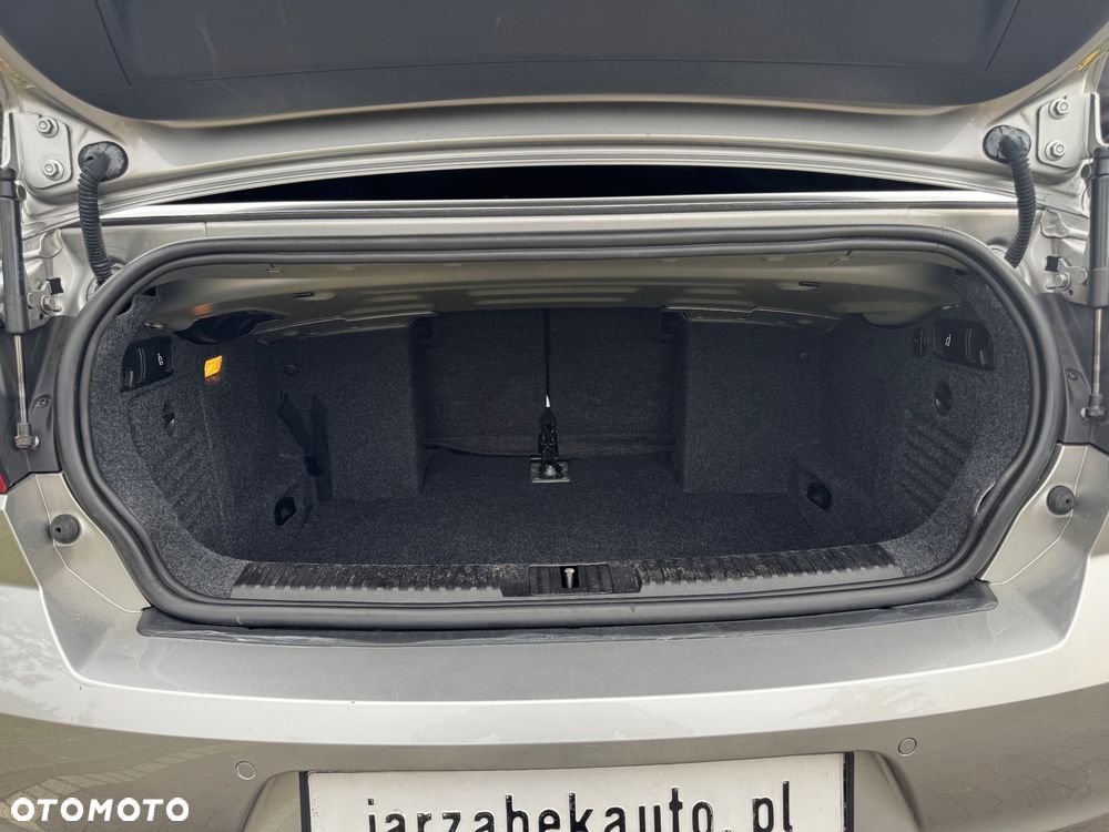 Volkswagen Golf - 22